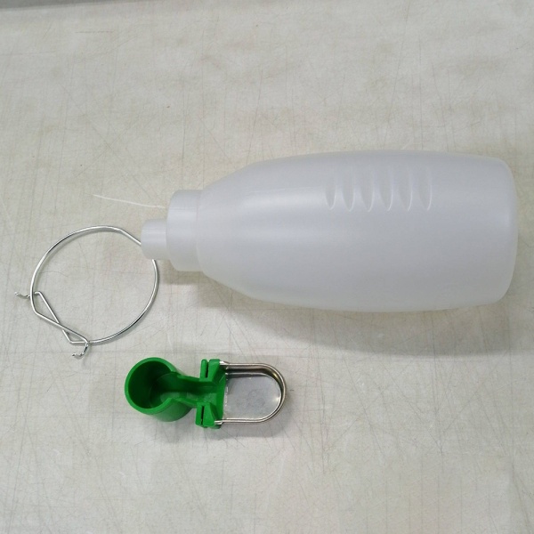 Поилка навесная с емкостью 2 л пластик