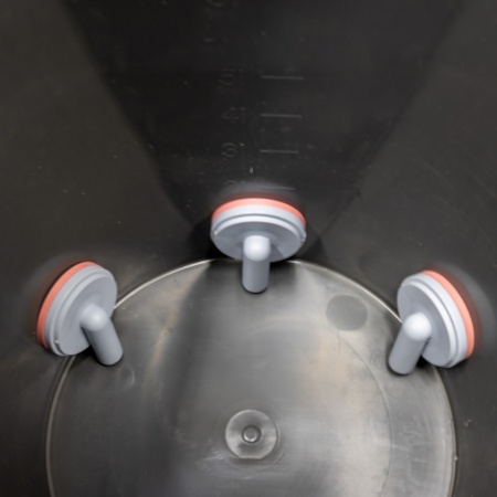 Ведро с 3 сосками для поения ягнят, жеребят, телят 8 л