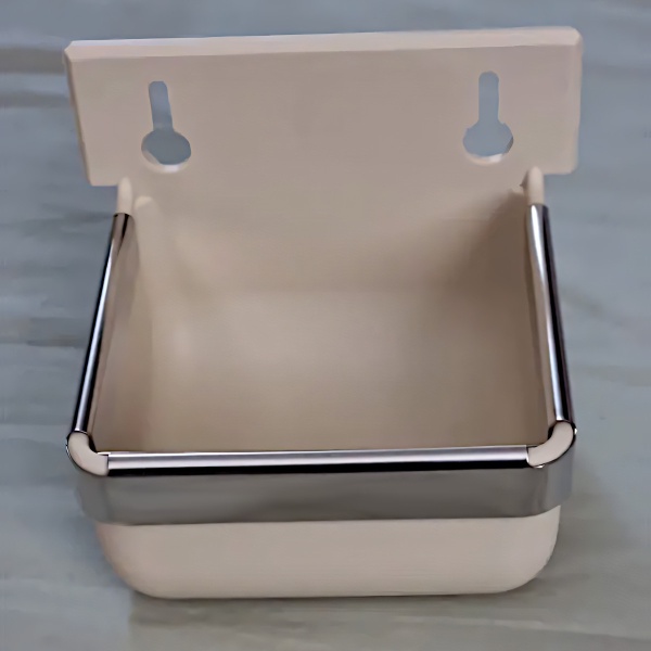 Поилка-кормушка навесная 600 мл