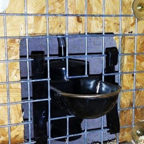 Поилка чашечная автоматическая для птиц и кроликов