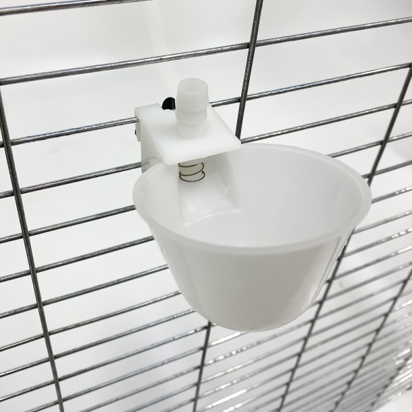 Поилка чашечная с креплением на сетку, диаметр 6,3 см, тройник в комплекте