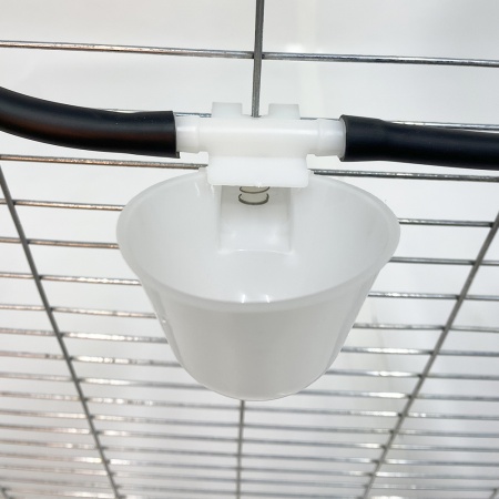 Поилка чашечная с креплением на сетку, диаметр 6,3 см, двойной штуцер