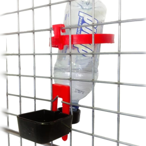 Поилка под бутылку пластик