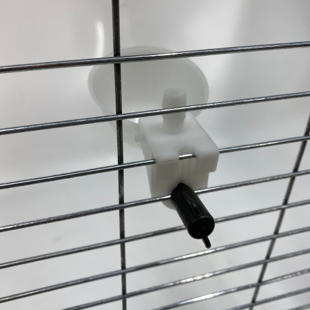 Поилка чашечная с креплением на сетку, диаметр 6,3 см, тройник в комплекте