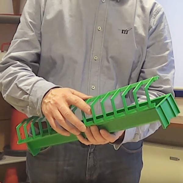 Кормушка лотковая 50 см пластик для цыплят River