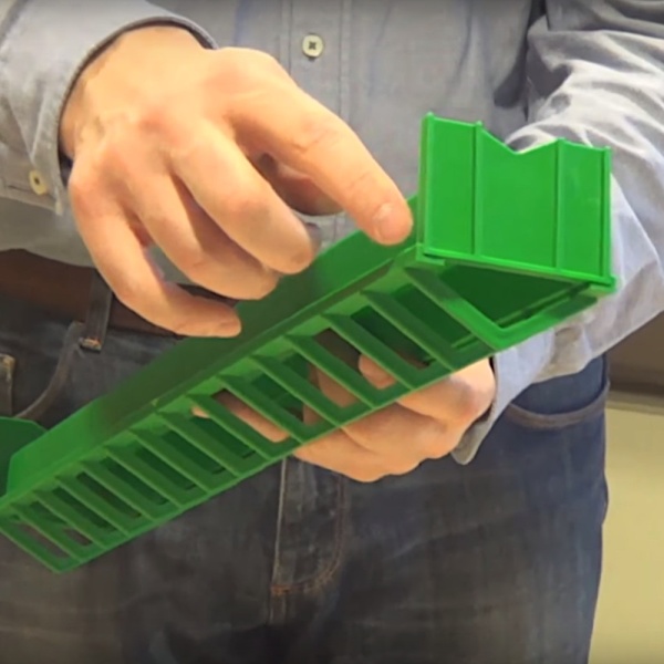 Кормушка лотковая 50 см пластик для цыплят River