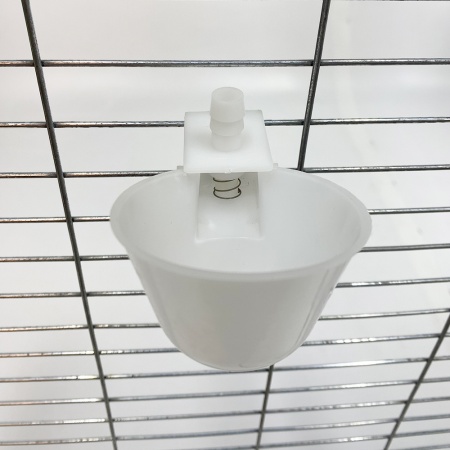 Поилка чашечная с креплением на сетку, диаметр 6,3 см, тройник в комплекте