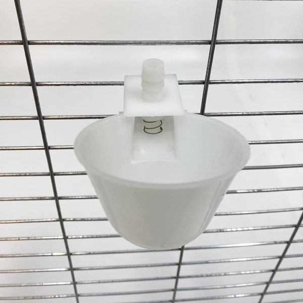 Поилка чашечная с креплением на сетку, диаметр 6,3 см, тройник в комплекте