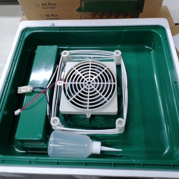 Инкубатор для яиц автоматический Des Champs ECO PROFI C-36 от сети и аккумулятора с роликовым лотком и овоскопом на 36 яиц