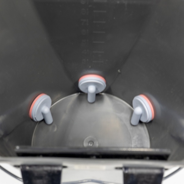 Ведро с 3 сосками для поения ягнят, жеребят, телят 8 л