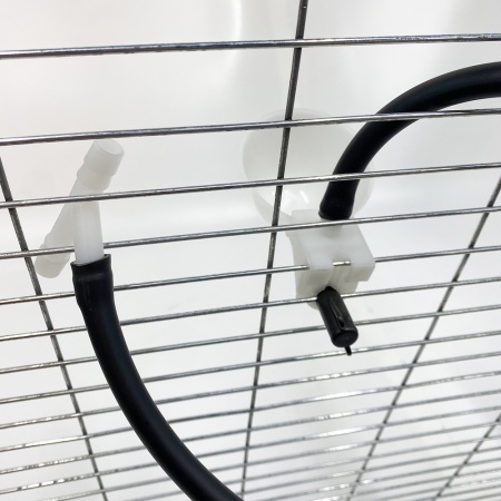 Поилка чашечная с креплением на сетку, диаметр 6,3 см, тройник в комплекте