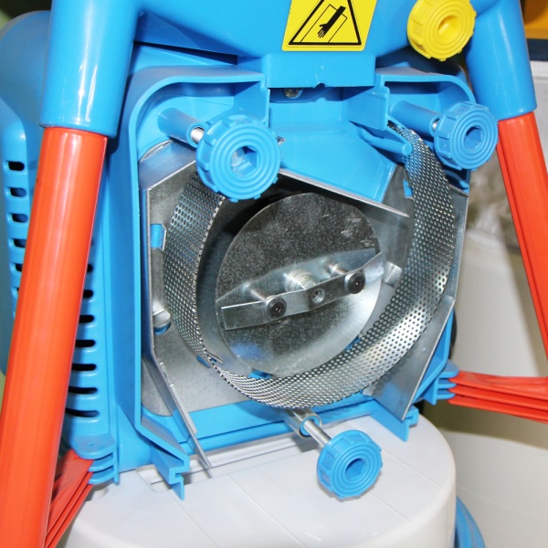 Зернодробилка Novital Magnum 4V 750 Вт электрическая для измельчения зерна / в комплекте 4 сита