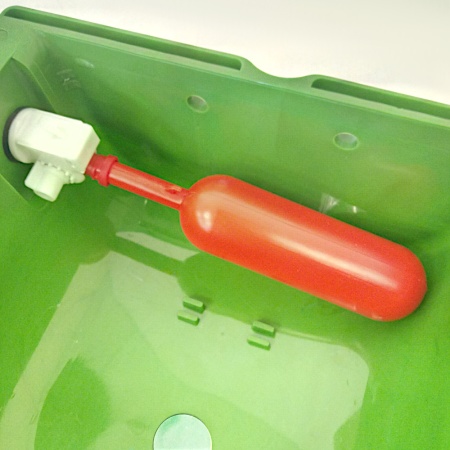 Поилка автоматическая поплавковая с боковым подводом 3 л для КРС, овец, лошадей, собак, пластик